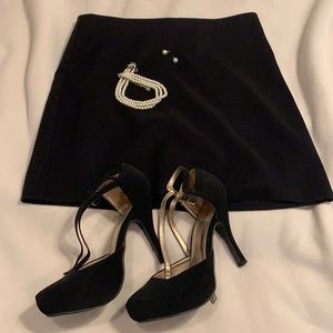 Black mini skirt - size 5 - zip back